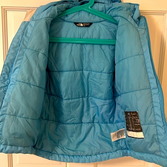 Like New The North Face Unisex Toddler Snow Jacket (size 5T) - Picture 7 of 12